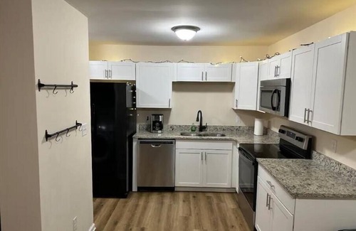Greensboro House | 11 mins to PTI or NC A&T; 16 min from GSO Coliseum; 3 min from the I-840!