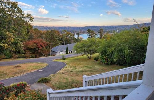 Guntersville House | 11. Spacious Lakeview home, King bed, minutes to downtown, shopping, boat ramps