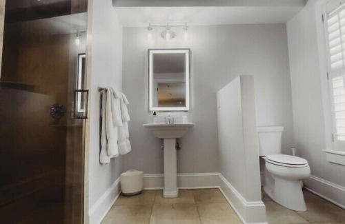 Downtown Hotel | 11-Standard Guest Room - 2 Queens · The Jefferson Inn Rm. 11