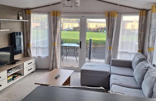 Forfar House | 11 The Meadoows