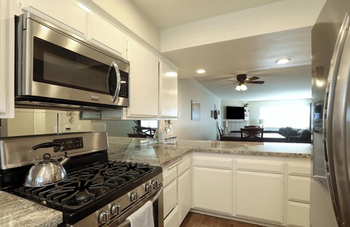 Downtown Condo | 110 Pismo Shores: 2 BR, 1.5 BA Condominium in Pismo Beach, Sleeps 6