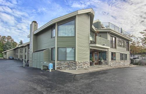 Charlevoix House | 110 Pointes North Inn