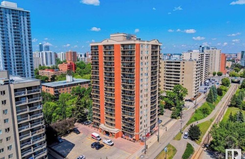 North Central Edmonton Condo | 1100 sq. ft. Downtown Condo, 1 bedroom, 1 office with 2 full bathrooms.