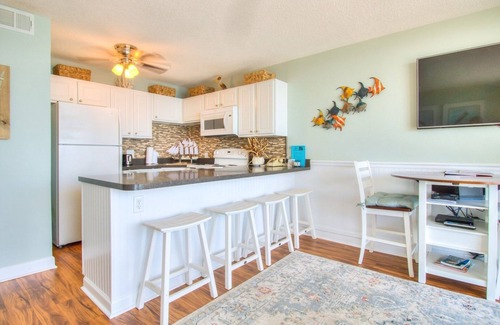Wilmington Beach Condo | 1112 Relax Life Is Good by Atlantic Towers