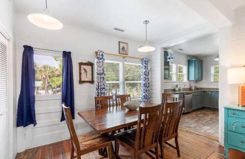Folly Beach House | 1120 E Arctic Ave - Neptune's Folly - Ocean View