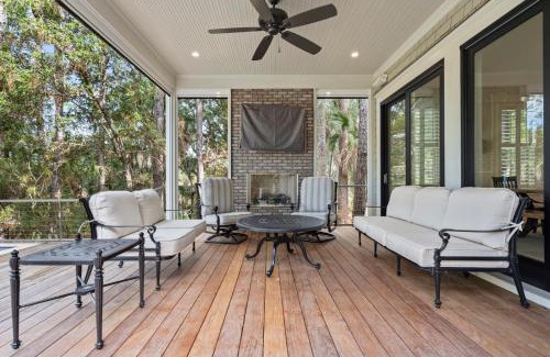 Vanderhorst Plantation House | 113 Blue Heron Pond Road by Akers Ellis Rentals