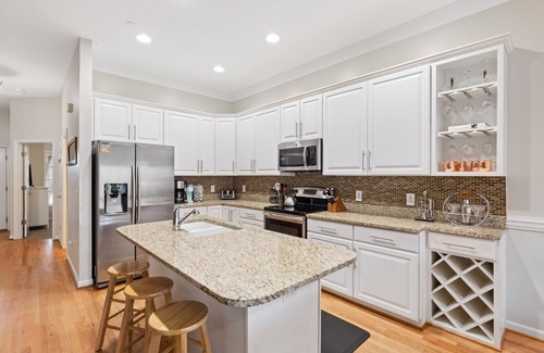 Waters Edge House | 113 Waters Edge - Sunset Haven - Renovated Riverside Townhome - Pool & Fishing Pier