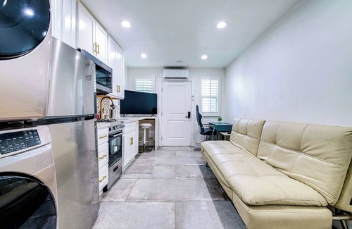 Santa Ana Apartment | 114C - Golden Trim - Downtown Digs