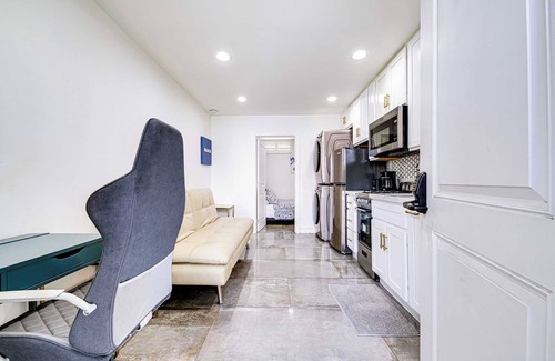 Santa Ana Apartment | 114C - Golden Trim - Downtown Digs