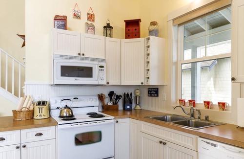 Oroville House | 115 Barefoot Lane (Beach Front)