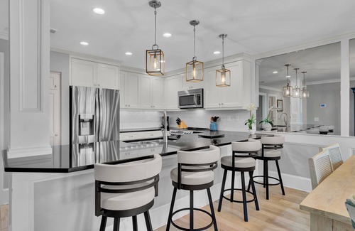 Isle of Palms Condo | 118 Seascape by AvantStay | Pool + Oceanfront Views