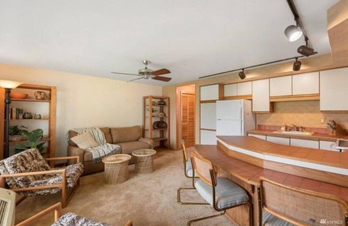 Quincy Condo | #119 Crescent Bar Tropical Paradise with access to large pool and hot tub