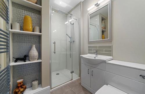 Bury St Edmunds Apartment | 119 Flat 2 Northgate st - Stylish one bedroom apartment set within walking distance to town, spacious living space with public car park close by