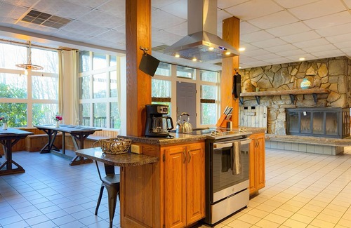 Whittier Cabin | 11BR Private Cabins w/Hot Tub, Sauna, Game Room - 2 Cabins!
