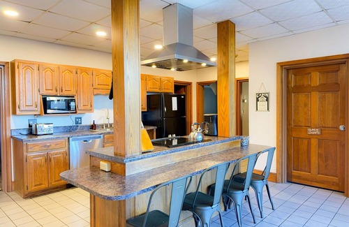 Whittier Cabin | 11BR Private Cabins w/Hot Tub, Sauna, Game Room - 2 Cabins!