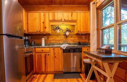 West Jefferson Cabin | 11BR Retreat | 2 Cabins | Walk to WJ | Sleeps 27