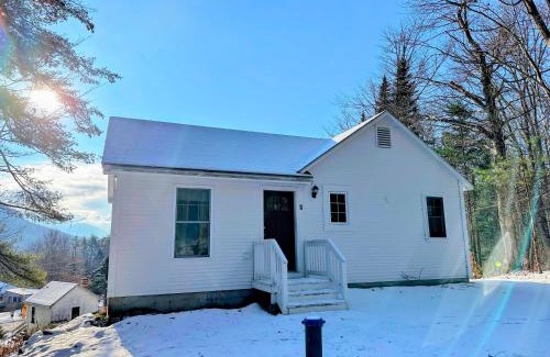 Sugar Hill House | 11G Quintessential New England Cottage with Fantastic Views Pool gym passes