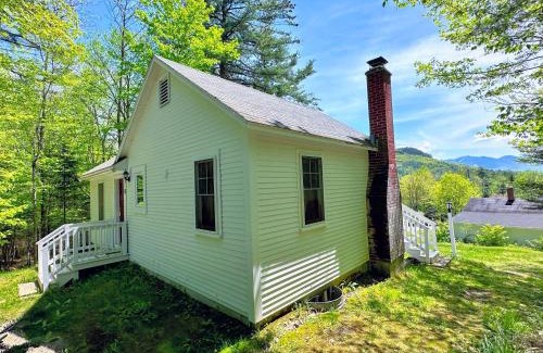 Sugar Hill House | 11G Quintessential New England Cottage with Fantastic Views Pool gym passes