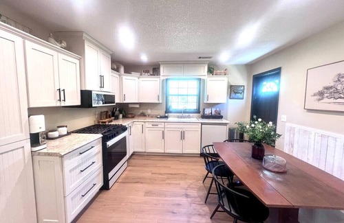Stockton Cabin | 12-ACRES - Cabin Fishing Pond 2 Bedroom Sleeps 4-5