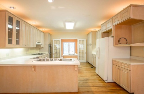 Lookout Mountain House | 12 bdrm~THE SHIRE~6miles Chatt.~🥇2Houses XL HOT TUB 1,000sqft deck