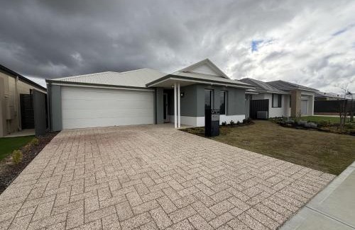 Brabham House | 12 Beautiful Brabham Big Backyard 4br Parking