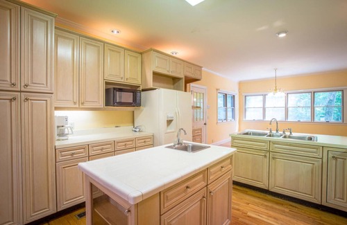 Lookout Mountain House | 12 Bedroom XL HotTub 2 HOUSES~37ppl