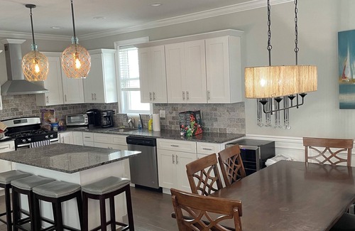North End House | 12 BR, 6 Bath, ELEVATOR, NEW Construction, in the ❤️ Of Ocean City, downtown