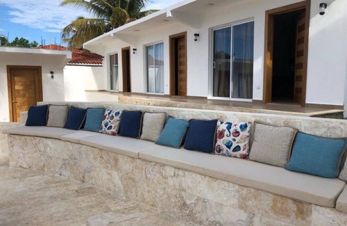 La Mulata Villa | 12 BR Villa with Heated Jacuzzi