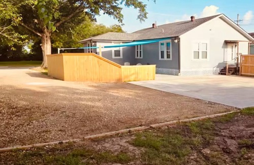 Lake Charles House | 12 GUEST HOME IN HISTORIC DISTRICT WITH FAMILY FRIENDLY PATIO