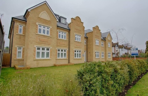 Esher Apartment | 12 Kinnaird Court - 1 bedroom apartment