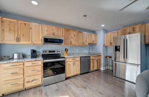 Midway Apartment | 12 Mi to Downtown Winston-Salem: Apt w/Balcony!