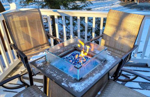 Pocono Lake House | 12 Mi to Ski Home with Hot Tub in Arrowhead Lake