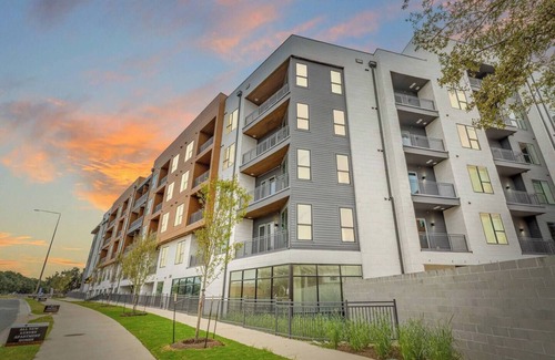 North Burnet Apartment | *12 Min to Downtown* Balcony Apt w/Free Parking!
