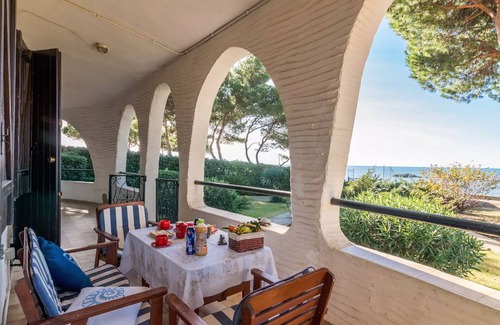Sarroch Apartment | 12 STEPS TO THE BEACH: Villa Porto Columbu