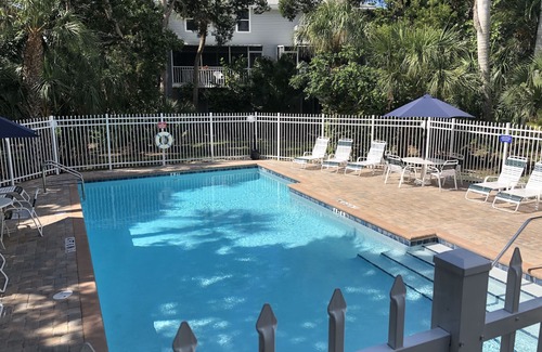 Holmes Beach Condo | 120 m² condominium with nice afternoon sun