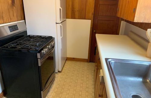 Broadmoor House | 1200sqft, 1Bd,1Ba,1Car garage in Cheyenne Canyon