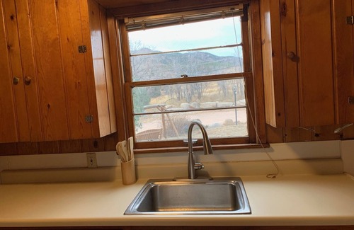 Broadmoor House | 1200sqft, 1Bd,1Ba,1Car garage in Cheyenne Canyon