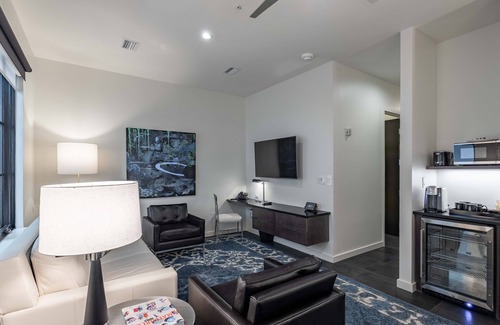 Midtown Hotel | 121 Hotel by AvantStay | Chic & Modern 2 BDR Superior Suite In Ideal Nashville!