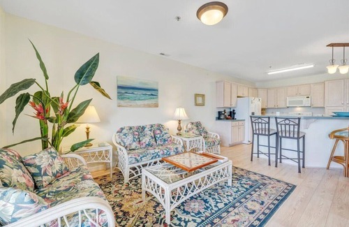 Smith Mountain Lake Apartment | #121 Pointe - 3 Bedroom Lakefront Condo at Mariners SML