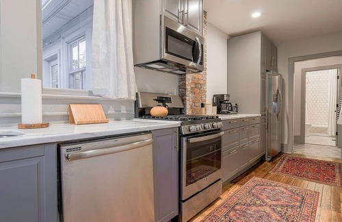 Earlewood House | 1217 Beaufort · Renovated Queen Anne Home ☆5min to Downtown Cola☆