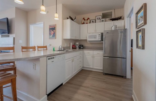 Delavan Lake Condo | 123 - Premium Lake View Condo Suite