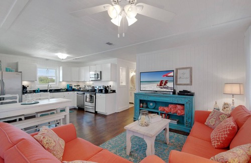 Laguna Beach Estates House | $125/Night now thru 20th ~ Laguna Beach~5th House from the Perfect Beach Access# 83! Covered Parking!