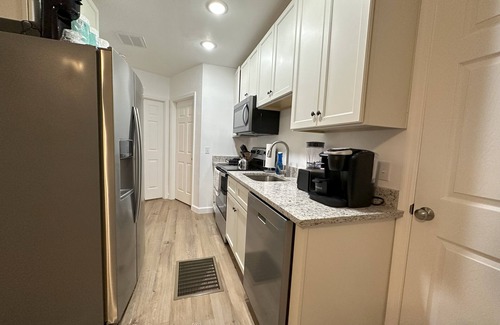 Tallahassee Apartment | 126-Home (5BR): One unit of a duplex near FSU-A
