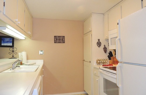 Mammoth Lakes Condo | #127 Warm and inviting corner unit across from the shuttle stop and close to the Village