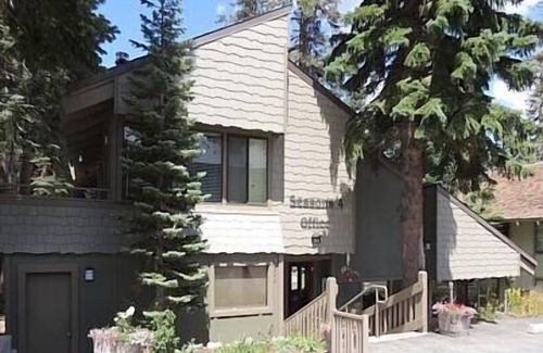 Mammoth Lakes Condo | #127 Warm and inviting corner unit across from the shuttle stop and close to the Village