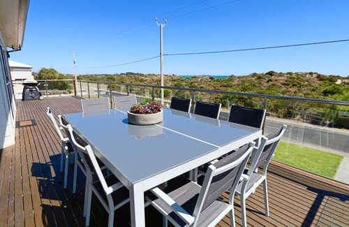 Waterhouse House | 128 The Esplanade - Sea views in Robe
