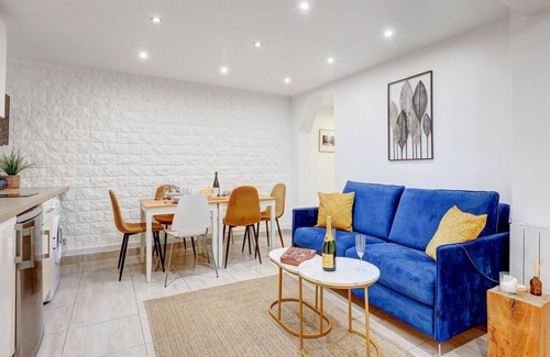 Porte-Saint-Martin Apartment | 129 Dilana - Charming Apartment Near République