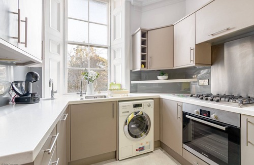 St. Andrews Apartment | 12A Queen's Gardens - Stunning town centre sleeps 7 apartment