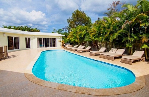 La Mulata Villa | 12BD guest-friendly complex in Casa Linda, 3 pools, tennis, free shuttle bus