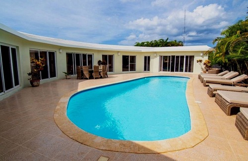 La Mulata Villa | 12BD guest-friendly complex in Casa Linda, 3 pools, tennis, free shuttle bus